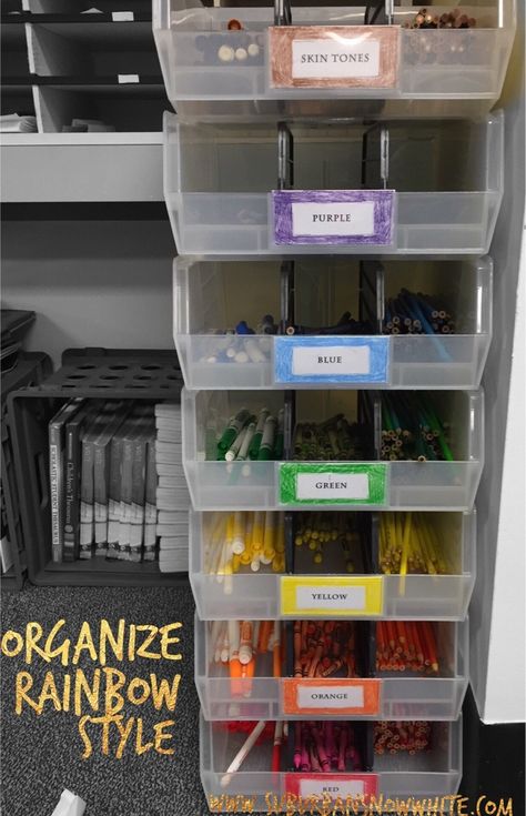 Crayon Organization 🖍️ Organizing Markers, Colored Pencil Storage, Crayon Storage, Art Classroom Organization, Crayon Organization, Supply Organization, Back To University, Classroom Goals, Classroom Hacks