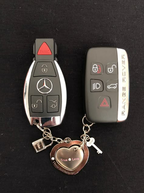 RANGE ROVER ♥️ Mercedes key 💞🔐 Mercedes Keys Aesthetic, Range Rover Keys Aesthetic, Range Rover Keys, Mercedes Key, Keys Aesthetic, Range Rover Black, Range Rover Car, Next 6 Months, Vision Bored