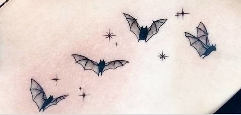 Halloween Games Online, Tattoo Spooky, Halloween Tattoo Ideas, Halloween Date, Stars Tattoo, Bat Tattoo, Halloween Film, Creepy Halloween Decorations, Spooky Tattoos