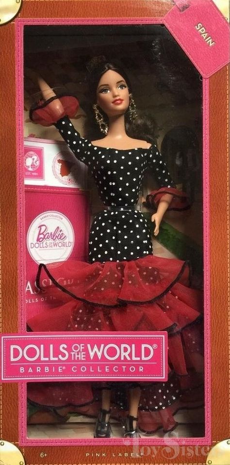 Barbie Pink Passport, Clothes For Drawing, Pink Passport, Ken Clothes, Good Outfits, Barbie Face, Dolls Of The World, Face Mold, Barbie Toys