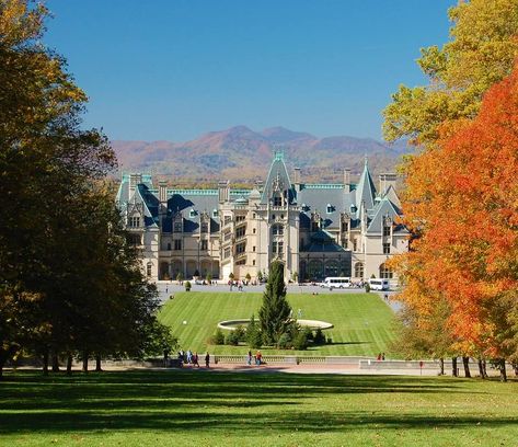 Biltmore Estate in Asheville, North Carolina, built between 1889 and 1895, is the largest privately owned house in the United States. | Image credit RLTerry posted on The Gilded Age Society - Facebook  by MTampakopoulou Biltmore Estate North Carolina, Biltmore House, Architecture Design Drawing, Biltmore Estate, Story Of The World, Asheville, Field Trip, North Carolina, Designs To Draw