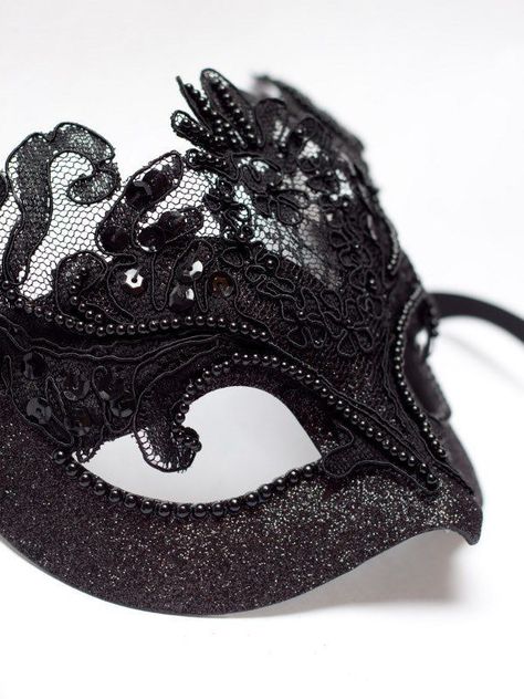 Mask Gothic, Masquerade Mask Diy, Simpul Dasi, Black Masquerade, Black Masquerade Mask, Lace Masquerade Masks, Viennese Waltz, Makeup At Home, Venetian Masquerade Masks