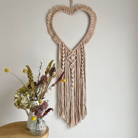 Heart Shape Macrame Wall Hanging, Macrame Heart Wreath, Macrame Valentines Day, Macrame Heart, Macrame Leaf, Makramee Diy, Heart Shaped Wreaths, Macrame Tutorials, Hanging Diy