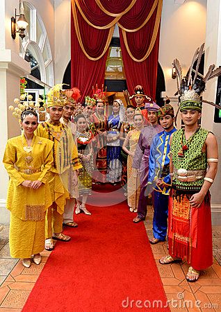 Malaysian people with all the ethnic group. Malaysia Resorts, Singapore Photos, Songkran Festival, Traditional Dance, Photo Booth, Activities For Kids, Editorial, Lifestyle