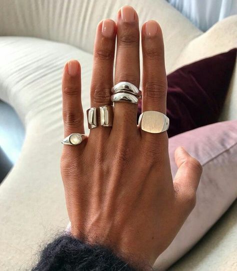 Chunky metal rings Baby Gold Rings, Accesories Jewelry, Engagement Ring Rose Gold, Diy Schmuck, Jewelry Inspo, Bling Bling, Jewelry Ideas, Fashion Ideas, Jewelry Inspiration