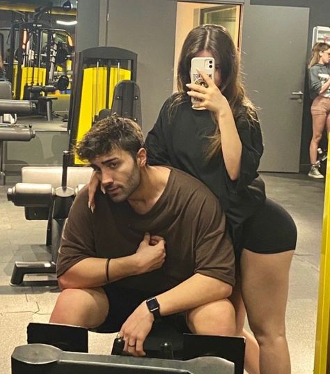 Gym Couple, Rok Outfit, Medium Hair Styles For Women, Gym Guys, Classy Couple, The Love Club, Couple Relationship, Couples Poses For Pictures, Paros