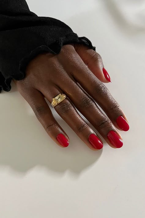 Here for the tips 💅 [📸 lemanoir] Short Red Nails, Red Gel Nails, Winter Manicure, Red Manicure, Gel Nails At Home, Diva Nails, Winter Nails Acrylic, Christmas Gel Nails, Work Nails