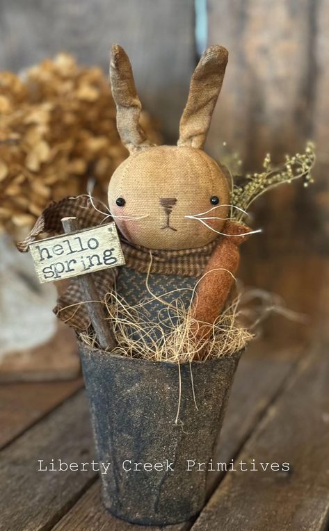 Primitive Easter Crafts, Rustic Spring Decor, Primitive Easter Decor, Primitive Spring, Vintage Easter Decorations, Primitive Rabbit, Primitive Easter, Easter Pillows, Crafts Sewing Projects