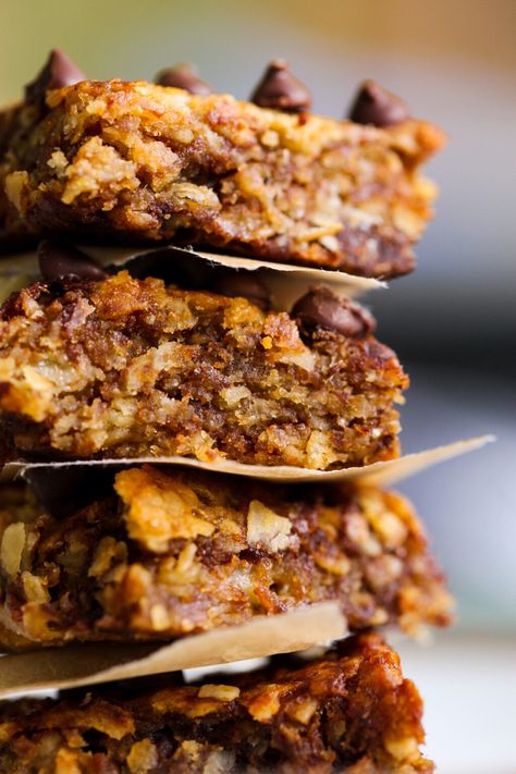 Flapjack Bars, Banana Flapjack, Healthy Flapjack, Vegan Bars, Chocolate Chip Granola Bars, Work Recipes, Flapjack Recipe, Chewy Granola, Peanut Butter Roll