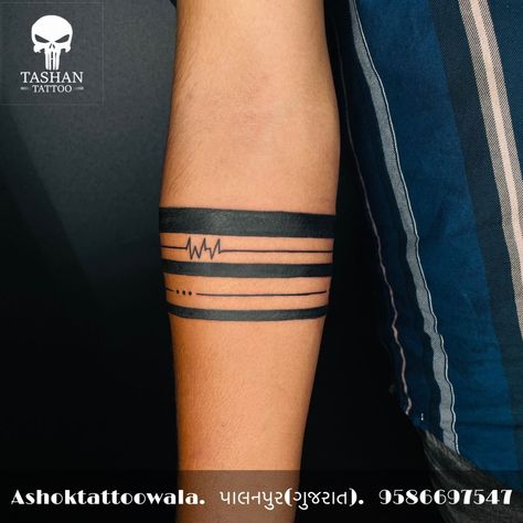 Couples Tats, Blood Pic, Hand Band Tattoo, Golden Spiral Tattoo, Moutain Tattoos, Black Band Tattoo, Line Tattoo Ideas, Hand Band, Armband Tattoos