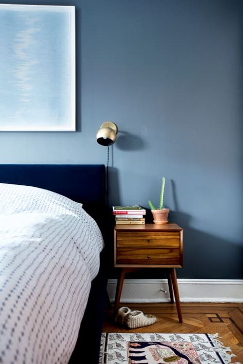 Blue Bedroom Design Ideas - Beautiful Blue Bedrooms | Apartment Therapy Small Bedroom Colours, Best Bedroom Paint Colors, Bedroom Design Diy, Blue Bedroom Walls, Blue Bedroom Design, Blue Bedroom Decor, Couple Bedroom, Bedroom Paint Colors, Trendy Bedroom