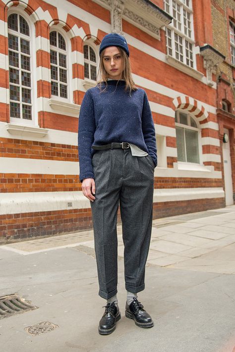 Tomboy Chic Outfits Work, United Kingdom Style, Wool Trousers Outfit, Wool Trousers Women Outfit, Masc Work Outfits, Wool Pants Outfit, Workwear Street Style, Grey Trousers Outfit Women, Grey Trousers Outfit