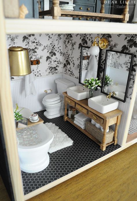 Dollhouse In Bedroom, Dolls House Bathroom Ideas, Dolls House Decorating Ideas, Doll House Interior Design, Diy Dollhouse Decorating Ideas, Miniature Bathroom Diy, Miniature Doll House Diy, Doll Houses Ideas, Diy Barbie Bathroom