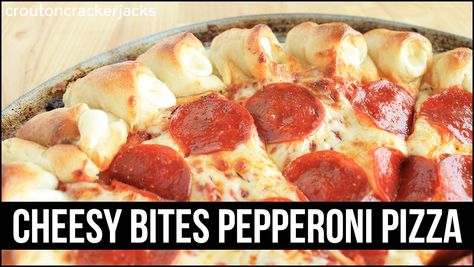 Learn how to make your very own cheesy bites pepperoni pizza at home just like Pizza Hut!! Recipe here: https://youtu.be/lgg6luYfQ1w Cheesy Rigatoni, Rigatoni Pie, Pepperoni Pizza Recipe, Cheesy Bites, Butterfinger Pie, Cheese Sticks Recipe, Mini Taco, Pizza Recipes Pepperoni, Pizza Crust Dough