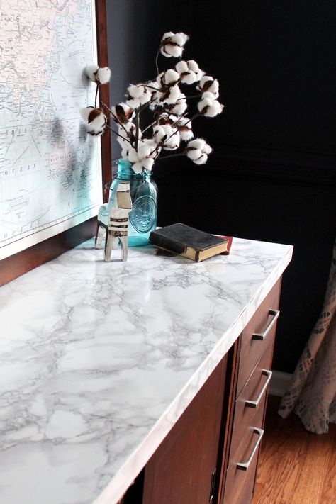 how to make a faux marble tabletop for under $10 #DIY #FauxMarble #Upcycle Console Makeover, Marble Diy, Marble Contact Paper, Kids Craft Supplies, Rustic Home Interiors, Marble Console, Interior Design Rustic, Old Cabinets, Local Furniture