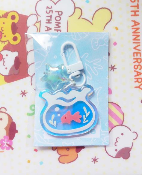 Very limited supply of these! This is a test run :) If they're popular I'll definitely bring them back because I think they're so cute. ○The charm is transparent! Everything "blue" is holographic with a blue tinge  ○I have multiple colors of star charms available, but they're limited in stock so claim fast ○Every keychain comes with a cute little white clasp ○They are 40mm big  Keywords: Summer Beach Fish Marine Jellyfish Shark Ocean Sea Blub Bubble Pond Fishbowl Frutiger Aero Y2K Keychain Charm Sea Keychain, Fish Keychain, Beach Fishing, Fish Bowl, Cute Friends, Bubbles, Fish, Bowl, Etsy Accessories