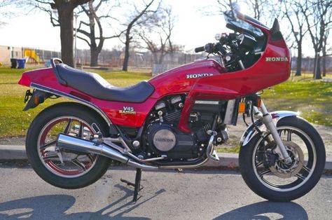 Here’s a first-year example of Honda’s V45 (750cc) Sabre. Within a couple of years, Honda had shrunk the bike down to 700 to circumvent the taxes imposed on 750cc and larger import bikes by the US International Trade Commission. This one stands out due to the impressive original condition and the rare Hondaline fairing. Honda Sabre, Classic Honda Motorcycles, Japanese Motorcycle, Honda Bikes, Motor Cycles, Honda (motorcycle), Honda S, Honda Motorcycles, Fire Dragon