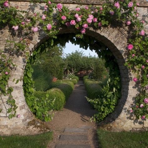 Moon Gates, Log Planter, Moon Gate, Beautiful Places To Live, Bird Bath Garden, Moon Garden, Little Cottage, Climbing Plants, Bird Garden