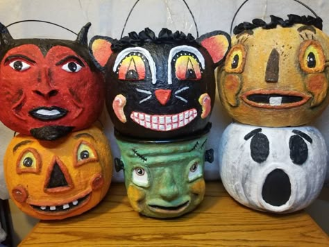 Vintage Looking Halloween Buckets Vintage Halloween Diy, Retro Halloween Decor, Vintage Halloween Crafts, Halloween Bedroom, Vintage Decorations, Halloween Facts, Halloween Buckets, Halloween Lanterns, Halloween Crafts Decorations