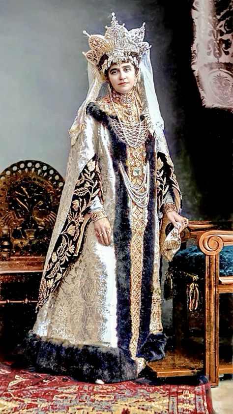 Imperial Russian Fashion, 1900s Russian Fashion, Russian Vintage Fashion, Russian Fashion Traditional, Russian Royalty Fashion, Russian Court Dress, Traditional Russian Clothing, Russian Wedding Dress, Russian Queen