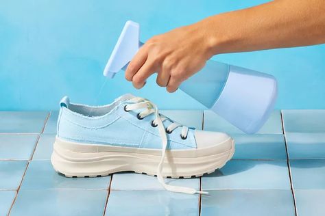 How to Stop Shoes From Smelling—9 Different Ways Nose Wrinkles, Stinky Shoes, Smelly Shoes, Deodorize Shoes, Detergent Laundry, Cedarwood Essential Oil, Shoe Shelf, Mesh Laundry Bags, Breathable Shoes