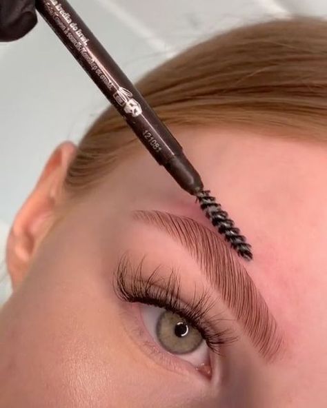 Perfect Eyebrow Makeup, Brow Goals, Soap Brows, Makeup Tips Eyeshadow, Bronze Eye Makeup, Perfect Eyebrow Shape, Shimmer Eye Makeup, Perfect Eyebrow, Brow Tutorial