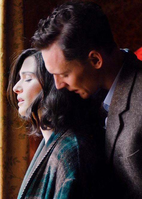 Rachel Weisz  Tom Hiddleston in The Deep Blue Sea Tom Hiddleston Movies, Tom Hiddleston Funny, The Deep Blue Sea, I Love Cinema, Thomas William Hiddleston, Rachel Weisz, In The Deep, Deep Blue Sea, Tom Hiddleston Loki