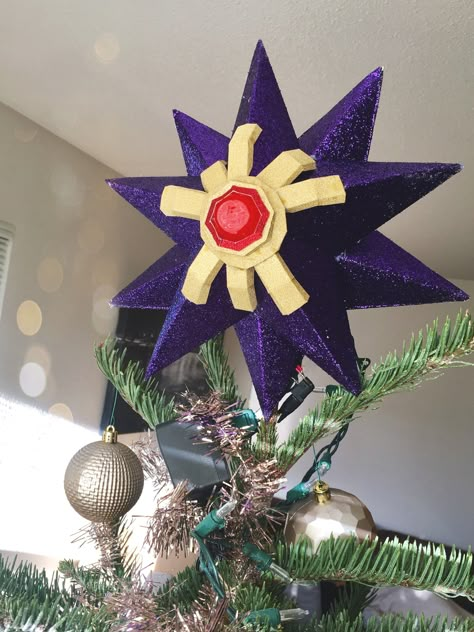 Pokemon Tree Topper, Pokemon Xmas Tree, Pokemon Christmas Tree Ideas, Pokemon Christmas Decorations, Pokemon Ornaments Diy, Pokémon Christmas Tree, Anime Christmas Tree, Pokemon Christmas Tree, Pokemon Christmas Ornaments