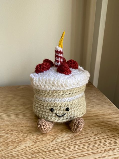 pattern available in stevscrochet etsy ♡ Crochet Jellycat Cake Pattern, Crochet Birthday Present Ideas, Crochet Ideas For Presents, Crochet Ideas For Birthday, Crochet Jelly Cat Pattern, Crochet Ideas For Mom Gifts, Crochet Birthday Presents, Jellycat Crochet Pattern, Jelly Cat Crochet