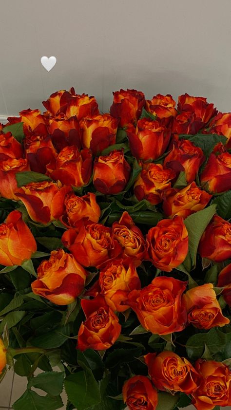 Luxury Flower Bouquets, Fleur Orange, Boquette Flowers, Nothing But Flowers, Flower Therapy, Fresh Flowers Arrangements, Beautiful Bouquet Of Flowers, Orange Roses, Beautiful Flower Arrangements