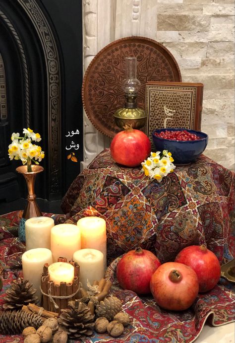 Yalda Night Ideas Decor, Yalda Design Idea, Shab Yalda Decoration, Henna Decoration Ideas Decor, Pool Artwork, Ramadan Table Decor, Nowruz Table, Natural Holiday Decor, Crystal Room Decor