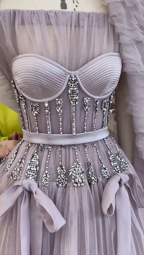 Robert Del Naja, Cloud Embroidery, Billy Cobham, Corset Fashion Outfits, Corset Fashion, Looks Party, Fashionista Clothes, Gala Dresses, Skeletal