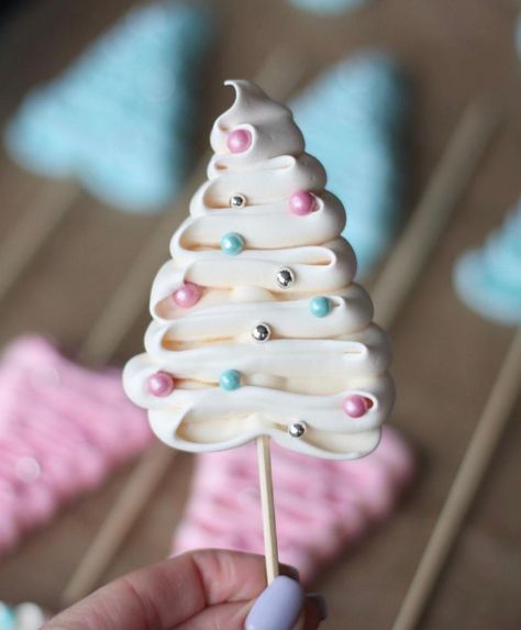 Christmas Tree Meringue, Tree Meringue, Gifts Creative, Creative Christmas Gifts, A White Christmas, Meringue Cookies, Christmas Sweets, Xmas Food, Gifts Fo