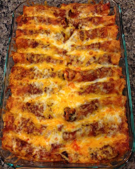 Beef Enchiladas with Homemade Mexican Red Sauce Mexican Red Sauce, Beef Enchilada Recipe, Homemade Mexican, Taco Pasta, Taco Pizza, Taco Dip, Beef Enchiladas, Enchilada Recipes, Red Sauce