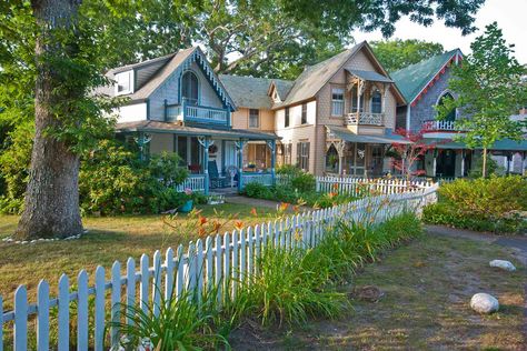 This U.S. State Is the Best Place to Live, According to WalletHub American Village, Oak Bluffs, Best Place To Live, Small Wooden House, Family Beach Trip, Retirement Ideas, Harbour Island, English Village, New England Style