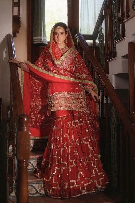 Red Wedding Sharara, Old Traditional Punjabi Bride, Red Sharara Bridal, Red Gharara Outfit, Wedding Lehnga Punjabi, Punjabi Bride Outfits, Bridal Punjabi Suits Wedding Outfits, Wedding Suit Punjabi, Red Bridal Suits Punjabi