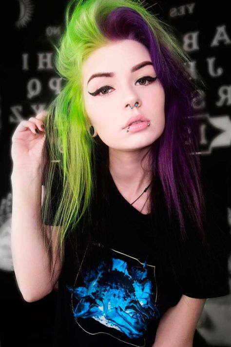 Emo Girl With Purple And Green Hair ❤ Emo girls always know how to impress ❤ Look for more ideas on our site! #lovehairstyles #emohair #emogirl #emostyle #brighthaircolor Emo Hair Color, Purple And Green Hair, Split Dyed Hair, Vivid Hair Color, Cute Hair Colors, Split Hair, Dyed Hair Inspiration, Emo Hair, Hair Color Purple