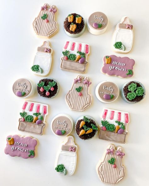 🥦🍆How cute are these Farmers Market Baby Shower Cookies and Oreos 🥕🥬… | Instagram Farmers Market Baby Shower Cookies, Farmers Market Theme Cake, Farmers Market Cookies Decorated, Farmers Market Gender Reveal, Farmers Market Baby Shower Cake, Farmers Market Baby Shower Theme Food, Locally Grown Baby Shower Cookies, Farmers Market Sugar Cookies, Sustainable Baby Shower Ideas