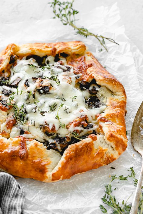 Beautiful Mushroom, Onion and Thyme Galette! I love the gorgeous rustic look of a freeform galette! Filled with mushrooms, thyme and shredded mozzarella cheese, this is rewarding to make and eat! Galette Recipe Savory, Galette Recipe, Savory Tart, Tasty Vegetarian Recipes, Savoury Baking, Puff Pastry Recipes, Fresh Thyme, Tart Recipes, Shredded Mozzarella