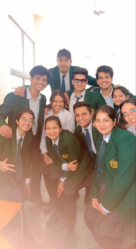 Classmates Pictures Friends, Dps School, Farewell Ideas, School Memories Scrapbook, Iphone Texts, School Trends, School Trips, Boyfriend Pranks Pictures, Bf Picture