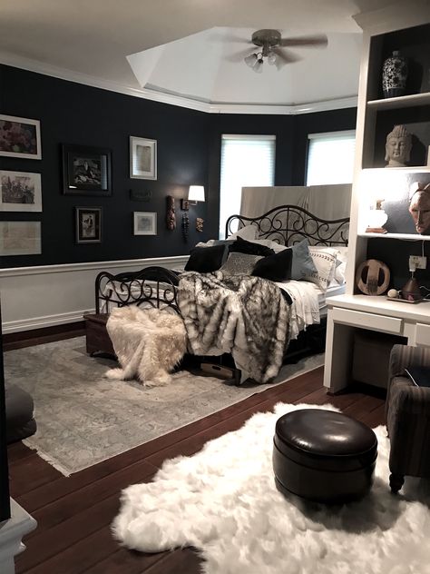 Tvd Decoration Room, Tvd Bedroom Ideas, Tvd Bedroom, Cute Sweatpants Outfit, Cute Sweatpants, Sweatpants Outfit, Dream Room Inspiration, Aesthetic Bedroom, Apartment Ideas