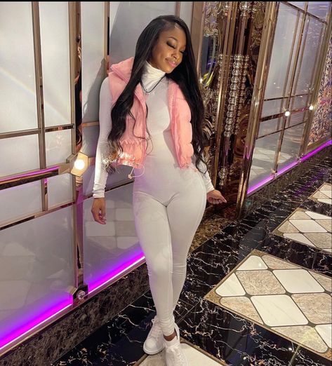 Pink Birthday Outfit Ideas Winter, Pink Birthday Outfit Winter, White And Pink Outfit Black Women, Birthday Outfit Inspiration Baddie, 17th Birthday Outfit Ideas Winter, Baddie Easter Outfits, Cute Pink Birthday Outfits, Birthday Outfits Black Women Baddie, Baddie Valentines Day Outfit