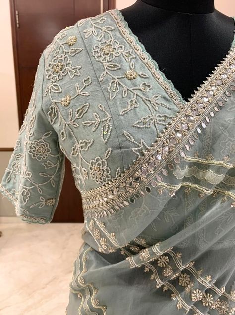 Light Lehngas, Bhargavi Kunam, Silk Saree Blouse Designs Patterns, Long Blouse Designs, Simple Saree Designs, Saree Blouse Neck Designs, Latest Model Blouse Designs, Blouse Design Images, Fancy Sarees Party Wear