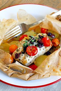 Parchment Paper Recipes, Mediterranean Cod, Papillote Recipes, Cod Recipes, How To Cook Fish, Fish Dishes, Mediterranean Recipes, Formal Dining, Fish Recipes