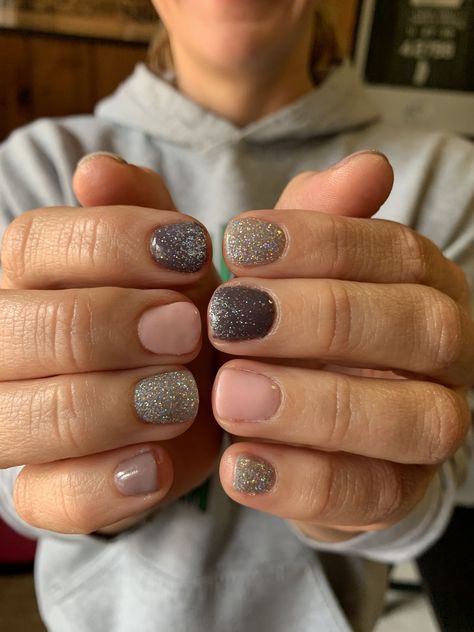 Powder Dip Nails, Designs For Short Nails, Chic Nail Designs, 3d Nail Designs, Velvet Nails, Holiday Nail Designs, Edgy Nails, Geometric Nail, Party Nails