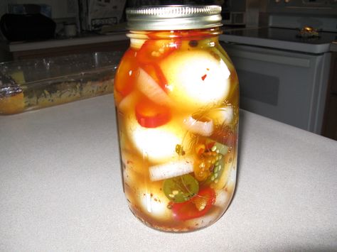 The BEST spicy pickled EGGS recipe! Spicy Pickled Eggs Recipe, Spicy Pickled Eggs, Pickled Quail Eggs, Pickled Eggs Recipe, Egg Food, Hp Sauce, Canning Recipe, Pickled Eggs, Pickled Veggies