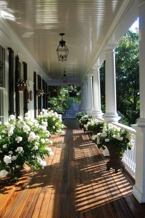 William Hefner, Summer Front Porch Decor, Holistic Design, Front Porch Lighting, Summer Front Porches, Easy Decor, Summer Porch, Architecture Landscape, Casa Exterior