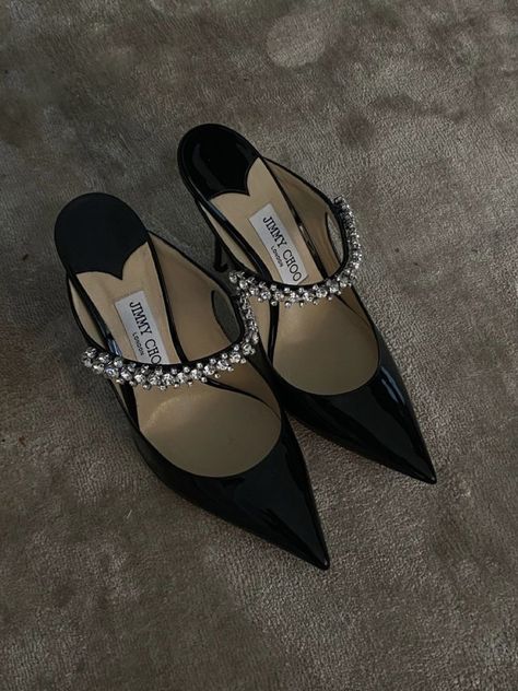 Jimi Choo Shoes, Jimmy Choo Bing 100, Jimmy Choo Bing, Fashion Shoes Heels, Fits Inspo, Evening Sandals, Heel Mules, Single Life, Fancy Bags