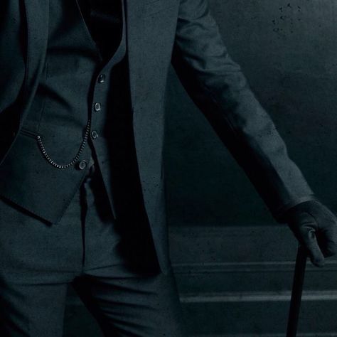 Suit Aesthetic, Walburga Black, Kaname Kuran, Black Suit Men, Suit Pin, Men In Black, Male Character, Black Pins, Six Of Crows