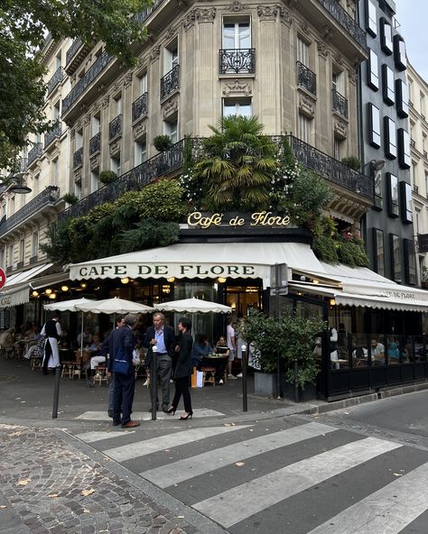 PARIS - 10 PRETTIEST CAFES PARIS - 10 PRETTIEST CAFES Cafe Le Fleur Paris, Cafe Flore Paris, Paris Aesthetics, Paris Rooftops, Paris Dream, French Cafe, Paris Cafe, Paris Aesthetic, Living In Paris